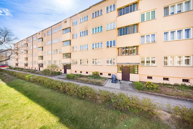 Helle 2-Z.-Wohnung mit Balkon u. Tageslichtbad für Selbstrenovierer – WBS-Berechtigung 100 bis 140 — photo 1
